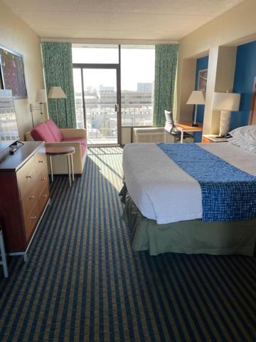 Days Inn By Wyndham Virginia Beach At The Beach Екстер'єр фото