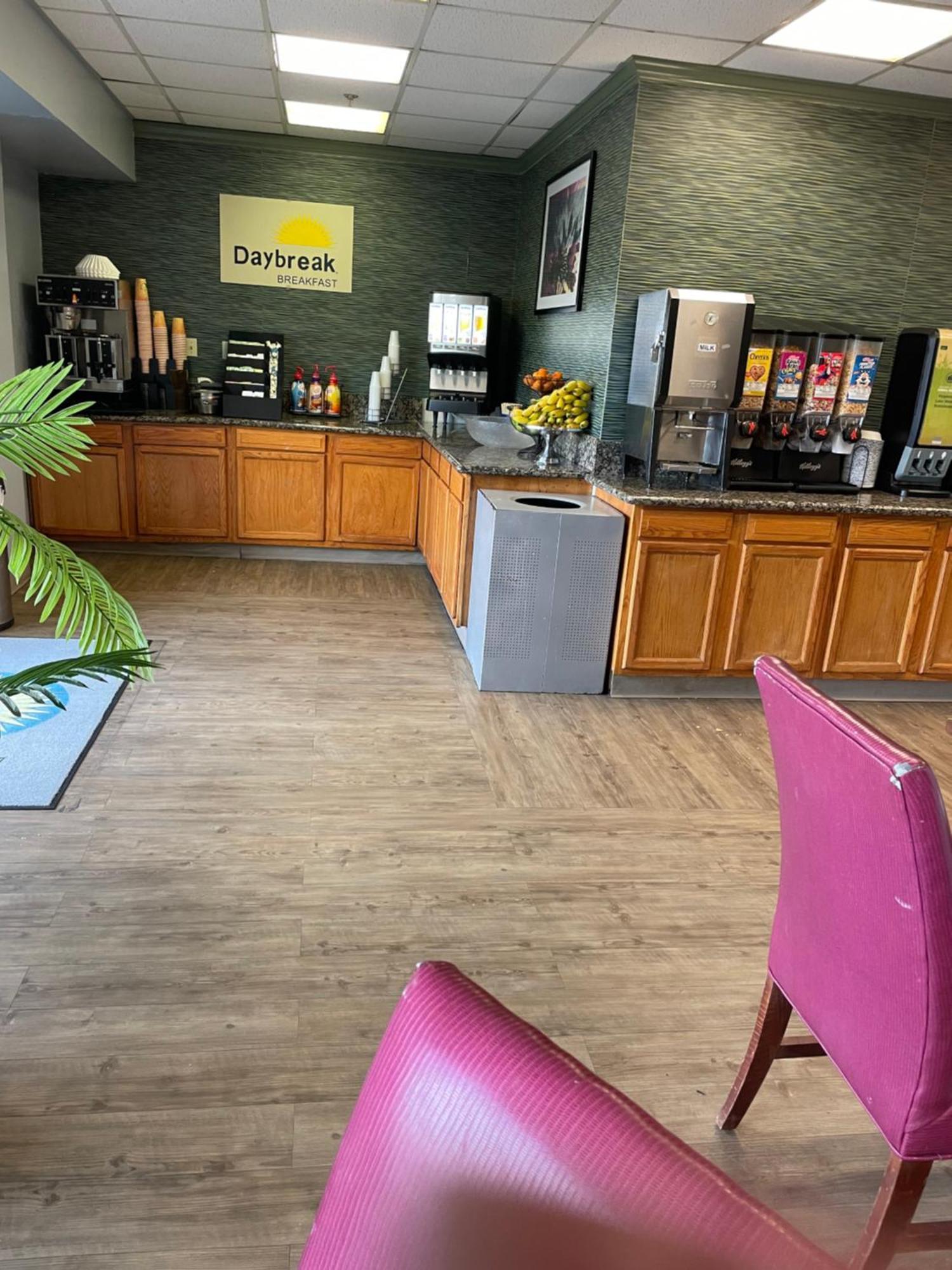 Days Inn By Wyndham Virginia Beach At The Beach Екстер'єр фото
